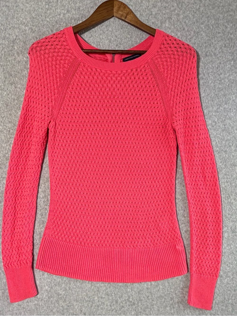 American Eagle Outfitters Coral-Pink Crewneck Textured Knit Sweater small